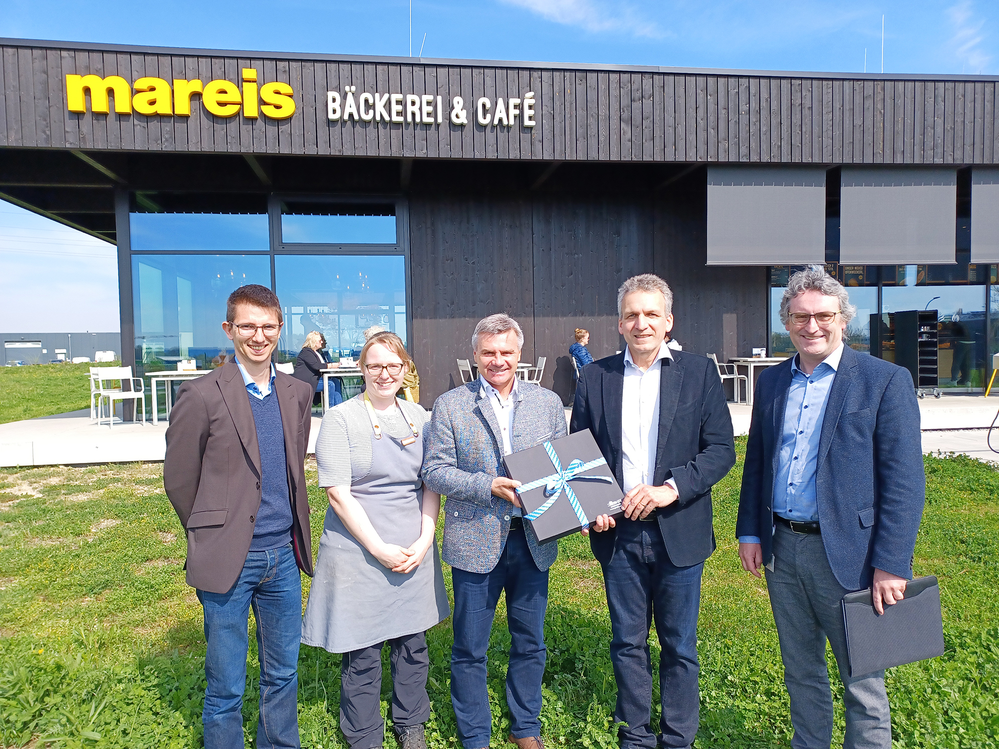Landrat Peter Dreier besucht die neue Niederlassung der Bäckerei Mareis   