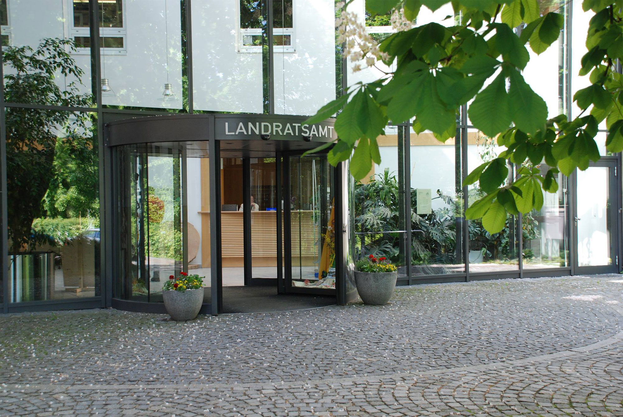 Eingang des Landratsamtes Landshut