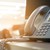 Nahaufnahme eines schwarzen Telefons Nahaufnahme eines schwarzen Telefons