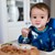 Baby am Esstisch