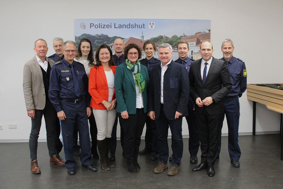 Mandatsträger aus Stadt und Landkreis beim Jahresgespräch der Polizeiinspektion Landshut