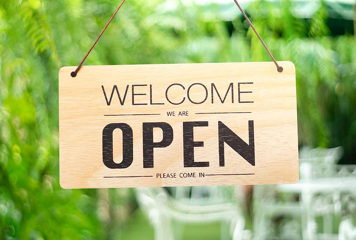 Welcome we are Open - Schriftzug