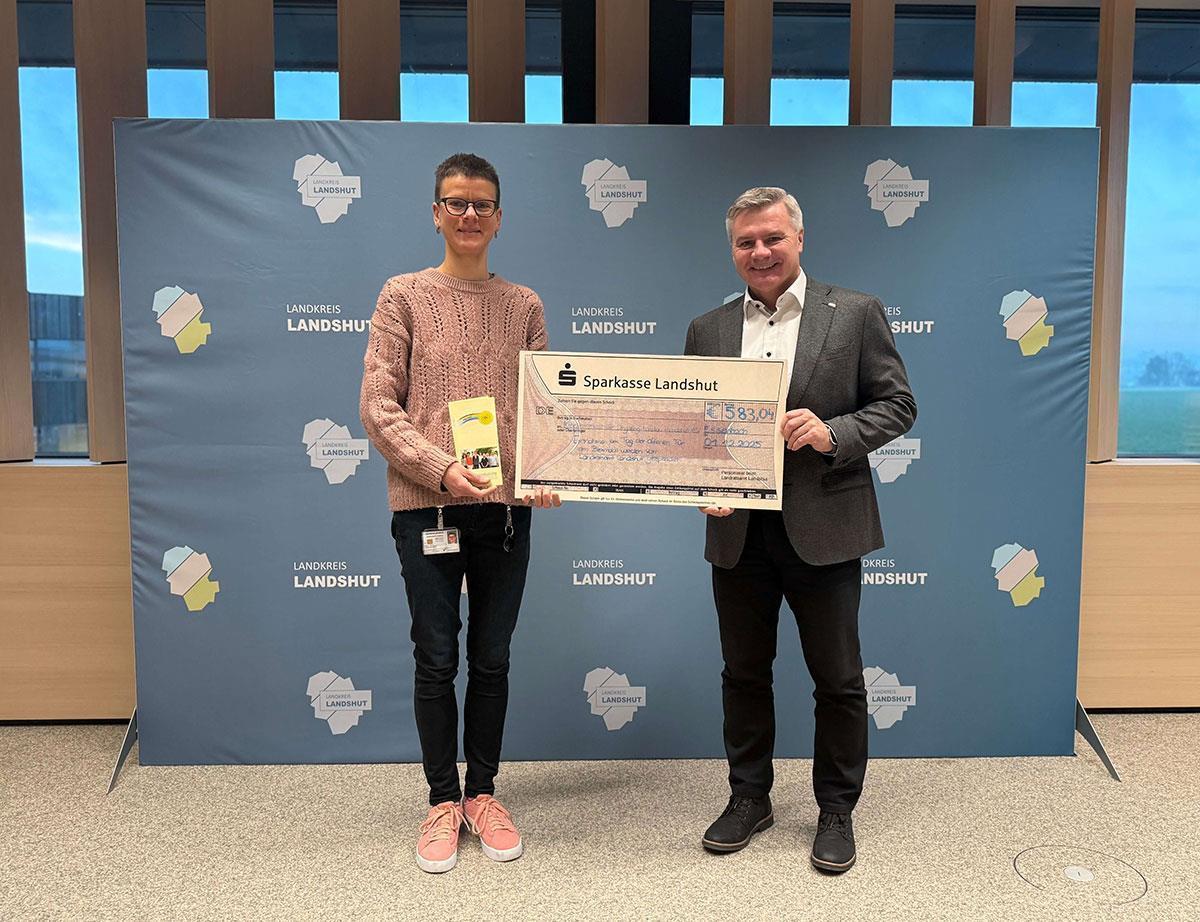 Landkreis Landshut spendet für Kinderkrebshilfe