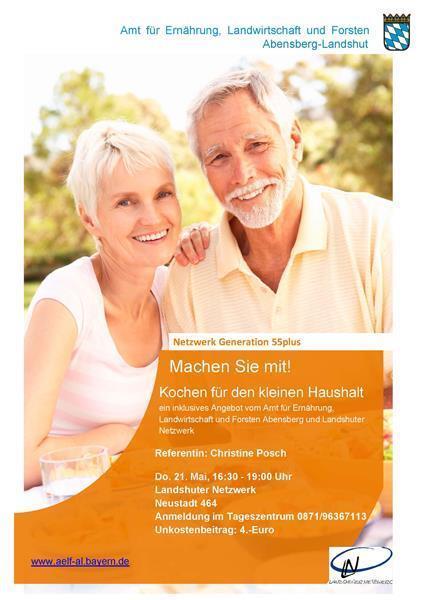 Eine Frau und ein Mann mittleren Alters lächeln in die Kamera